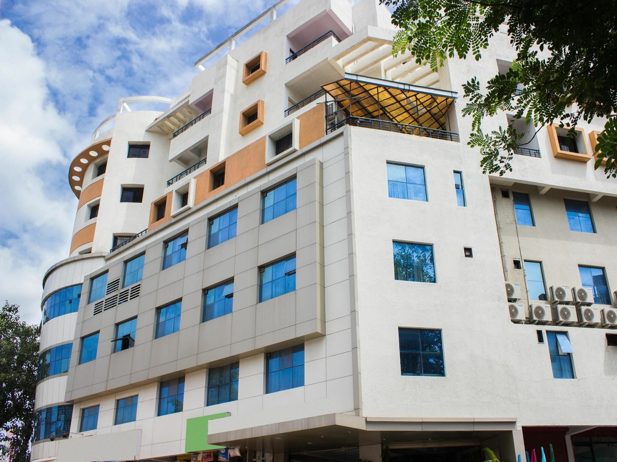 Treebo Trend Orient Grand Hotell Nagpur Eksteriør bilde